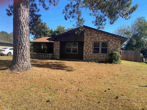 136 Scarborough Rd, Lithonia, GA 31028-1342