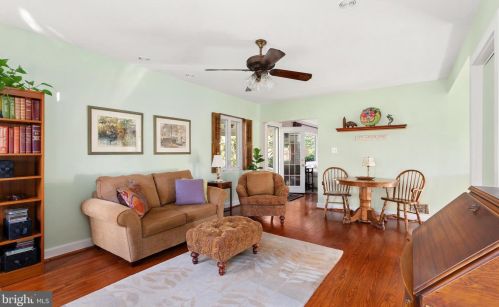 1211 Pinecrest Cir, Silver Spring MD exterior