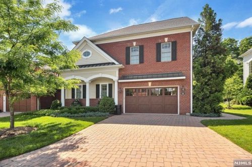 130 Cortland Dr, Upper Saddle River, NJ 07458-2800