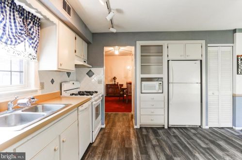 173 Valleybrook Dr, Lancaster PA  17601-4619 exterior