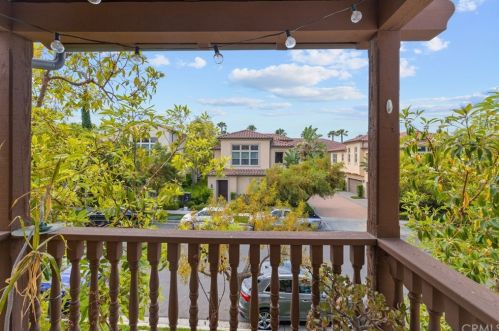 61 Nature, Irvine CA  92620-3827 exterior