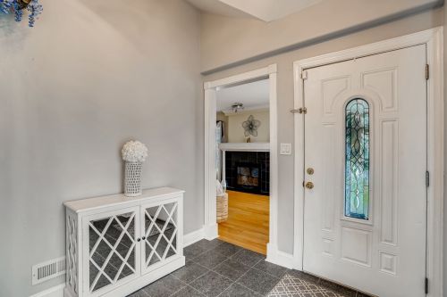 221 School St, Villa Park, IL 60181-2545