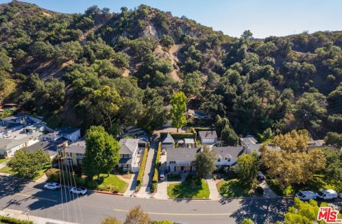 2660 Glenoaks Blvd, Glendale CA  91206-3107 exterior