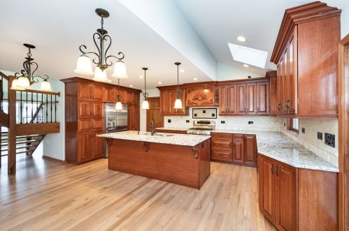 10 Cloverdale Ct, Buffalo Grove, IL 60089-1321