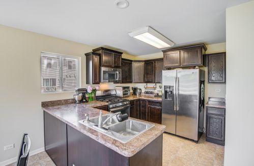 1228 Alta Vista Dr, Pingree Grove IL  60140-2057 exterior