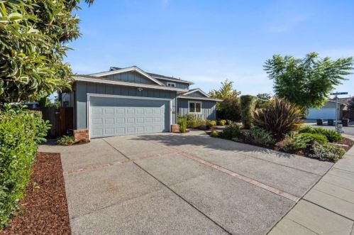 1430 San Marcos Cir, Mountain View, CA 94043-3144