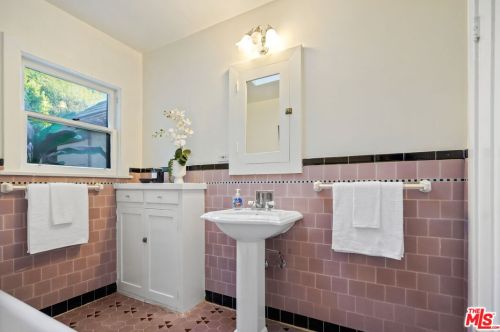 1212 Cedar St, Glendale CA  91207-1427 exterior