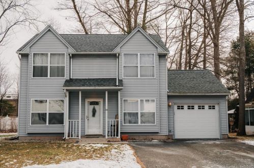 14 Fitch Meadow Ln, Wapping, CT 06074-1037
