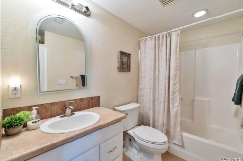 7870 Quatar Ct, Aurora CO 80015-5015 exterior