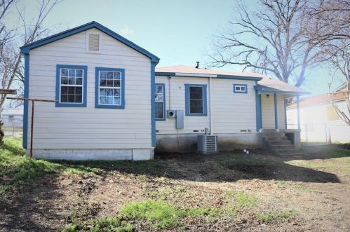 3201 Mitchell Blvd, Fort Worth TX  76105-4644 exterior