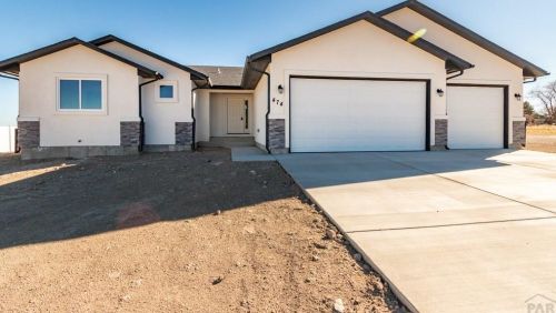 489 Laporte Dr, Pueblo, CO 81007-1571