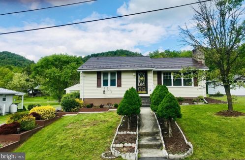 56 Frederick Ave, Ridgeley, WV 26753-2543