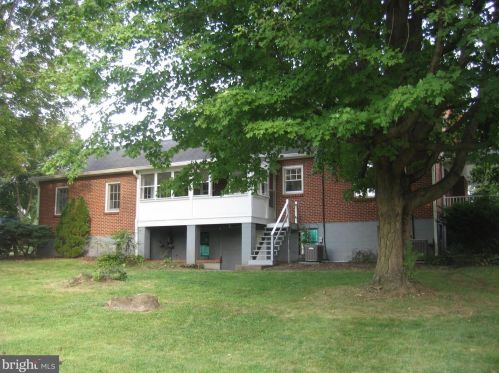 391 Jefferson Ave, Charles Town, WV 25414-1125
