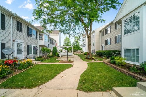 707 Victoria Cir, North Aurora, IL 60542-1195