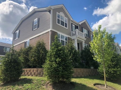 904 Bradford Dr, Naperville IL  60563-4039 exterior