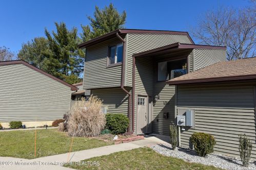 76 Berkshire Ct, Tinton Falls NJ  07701-5413 exterior