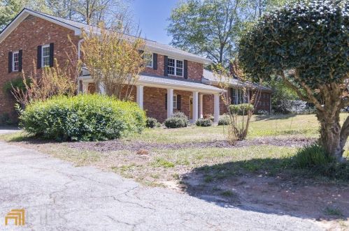 11 Featherston Dr, Newnan, GA 30263-1545