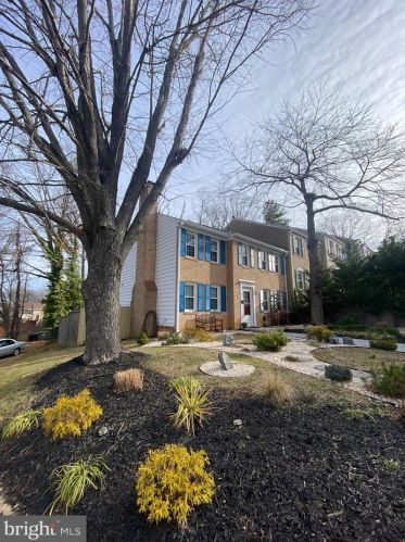 12509 Clipper Dr, Woodbridge VA  22192-2308 exterior