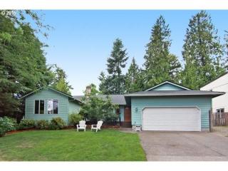 4917 Sweeney St, Portland, OR 97221-1869