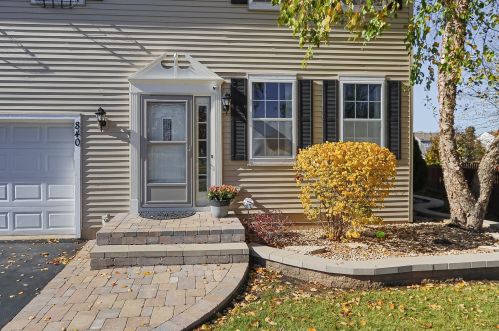 840 Shelter Island Ln, Pingree Grove, IL 60140-9163