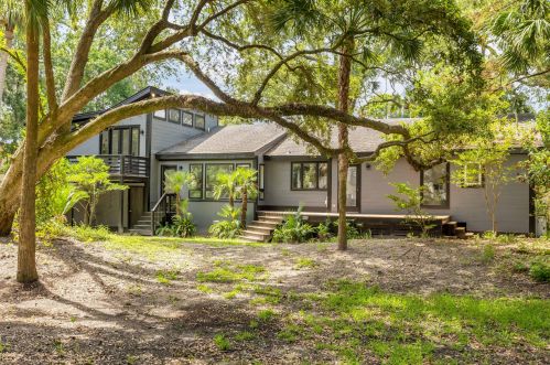 124 Sparrow Dr, Isle Of Palms SC  29451-2514 exterior