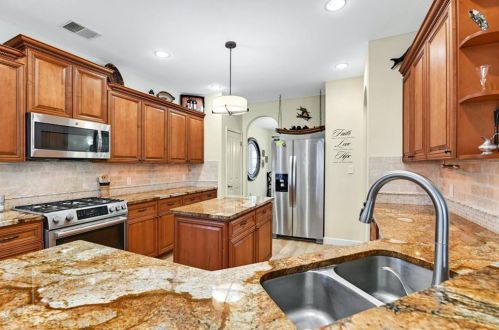 7036 Auckland Dr, Austin TX  78749-4139 exterior