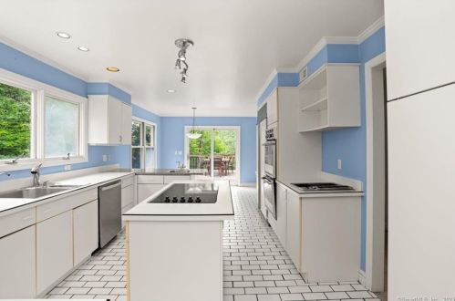 52 Old Kingdom Rd, Wilton, CT 06897-2812