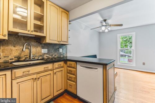 10014 Downeys Wood Ct, Springfield VA  22015-2730 exterior