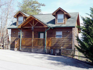 4176 Chamberlain Ln, Pigeon Forge, TN 37862-8158