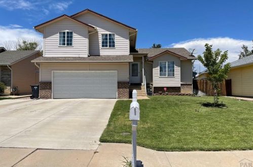 2015 Sundance Dr, Pueblo, CO 81008-1882