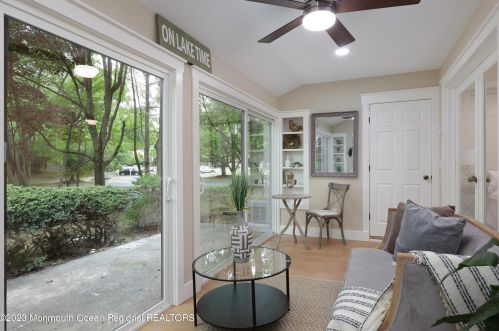 29 Manchester Ct, Tinton Falls NJ 07701-5490 exterior