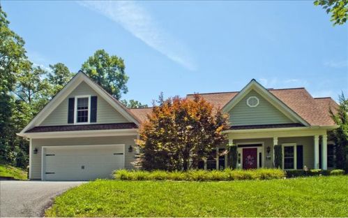 772 Mountain Harbour Dr, Hayesville, NC 28904-8305