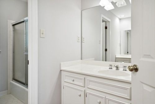 1011 Byrnwyck Rd, Atlanta GA  30319-1665 exterior