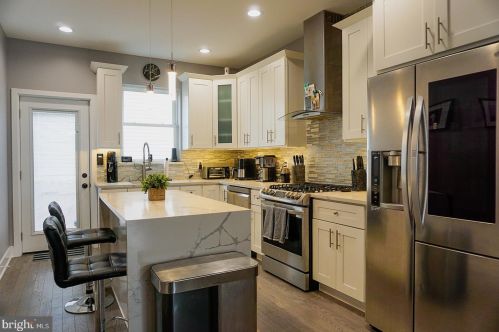 2166 Gordon St, Philadelphia PA  19125-2012 exterior