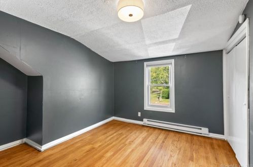 160 River Rd, Huntington CT  06484-4444 exterior