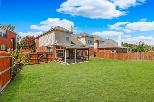 950 Grn Pond Dr, Garland TX 75040-1075 exterior