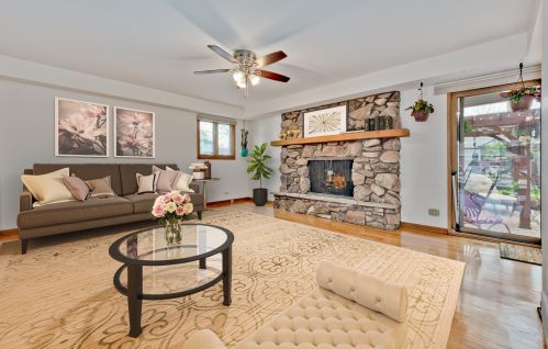 9856 Huber Ln, Niles IL  60714-1015 exterior