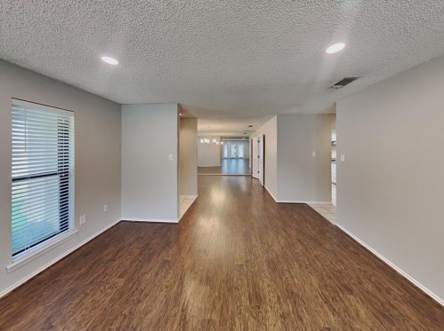 4919 Ledgestone Dr, Fort Worth TX  76132-2014 exterior