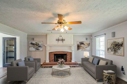 610 Crooked Pine Ct, Locust Grove, GA 30248-3252