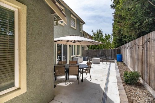 1483 Estrella Way, Turlock CA  95382-8633 exterior