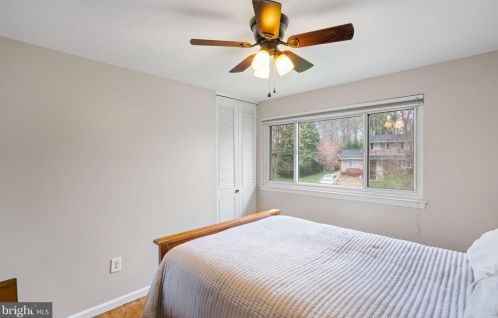 8811 Kenilworth Dr, Springfield VA  22151-1103 exterior