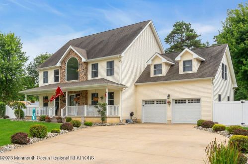 305 Lexington Ave, Berkeley Township, NJ 08721-2966