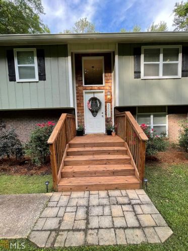 80 Woodbine Dr, Carrollton, GA 30117-8288