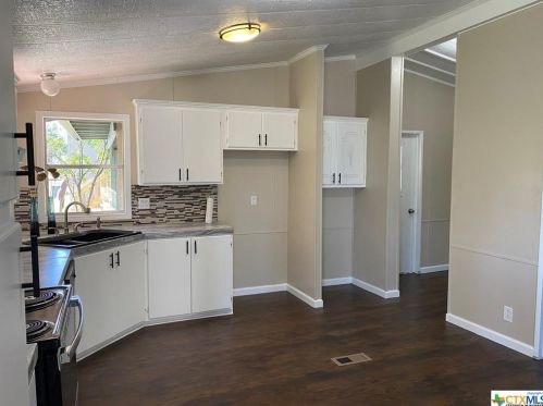 401 Troell St, Seguin TX 78155-7241 exterior