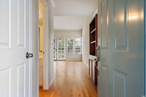 37 Heritage Dr, San Rafael, CA 94901-8309