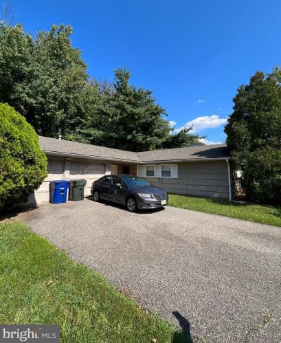 12 Stokes Rd, Willingboro, NJ 08046-2404