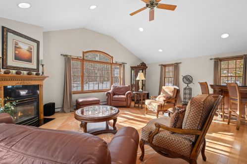 34 Pleasant Dr, Londonderry, NH 03053-4065