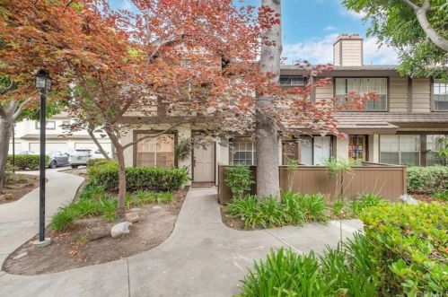 2370 Willowbrook Ln, Anaheim, CA 92802-3551