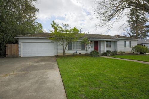 810 Vine St, Lodi, CA 95240-5132