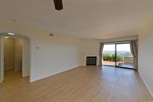 106 Jayton Ln, Encinitas, CA 92024-4237